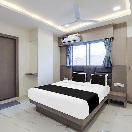 Hotel O Neek Palace Ahmedabad Buitenkant foto