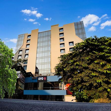 Hotel O Neek Palace Ahmedabad Buitenkant foto