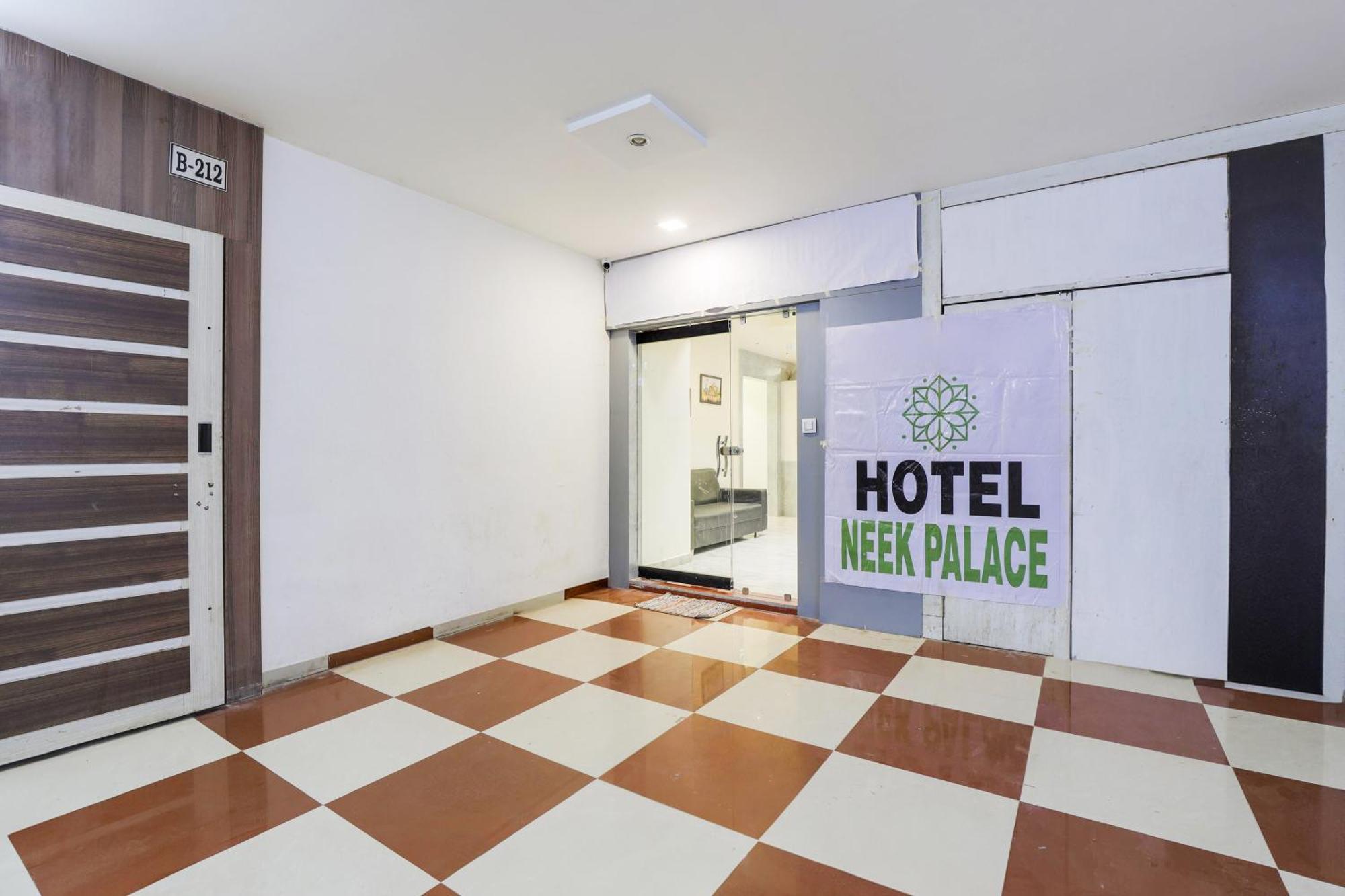 Hotel O Neek Palace Ahmedabad Buitenkant foto