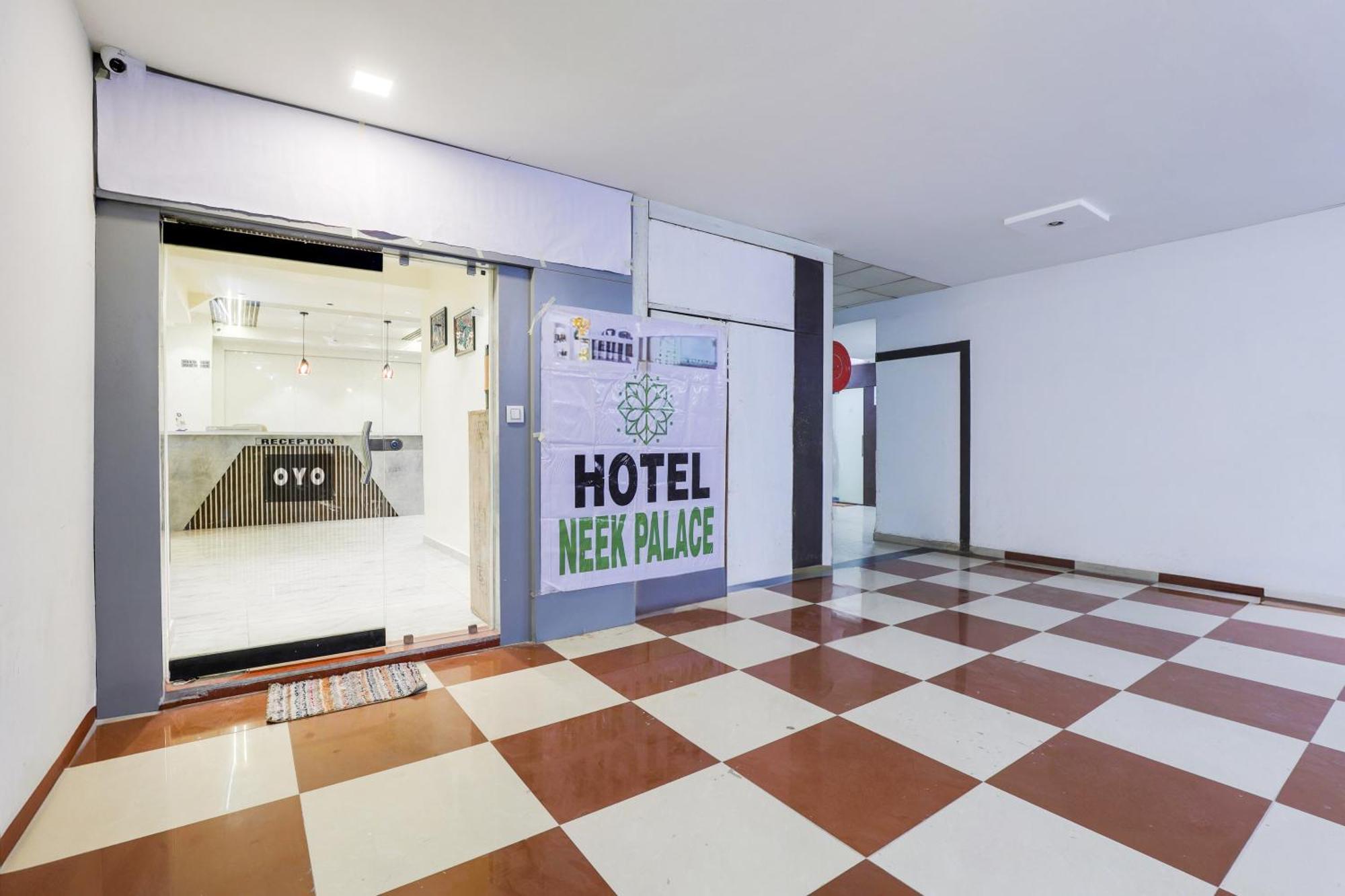Hotel O Neek Palace Ahmedabad Buitenkant foto