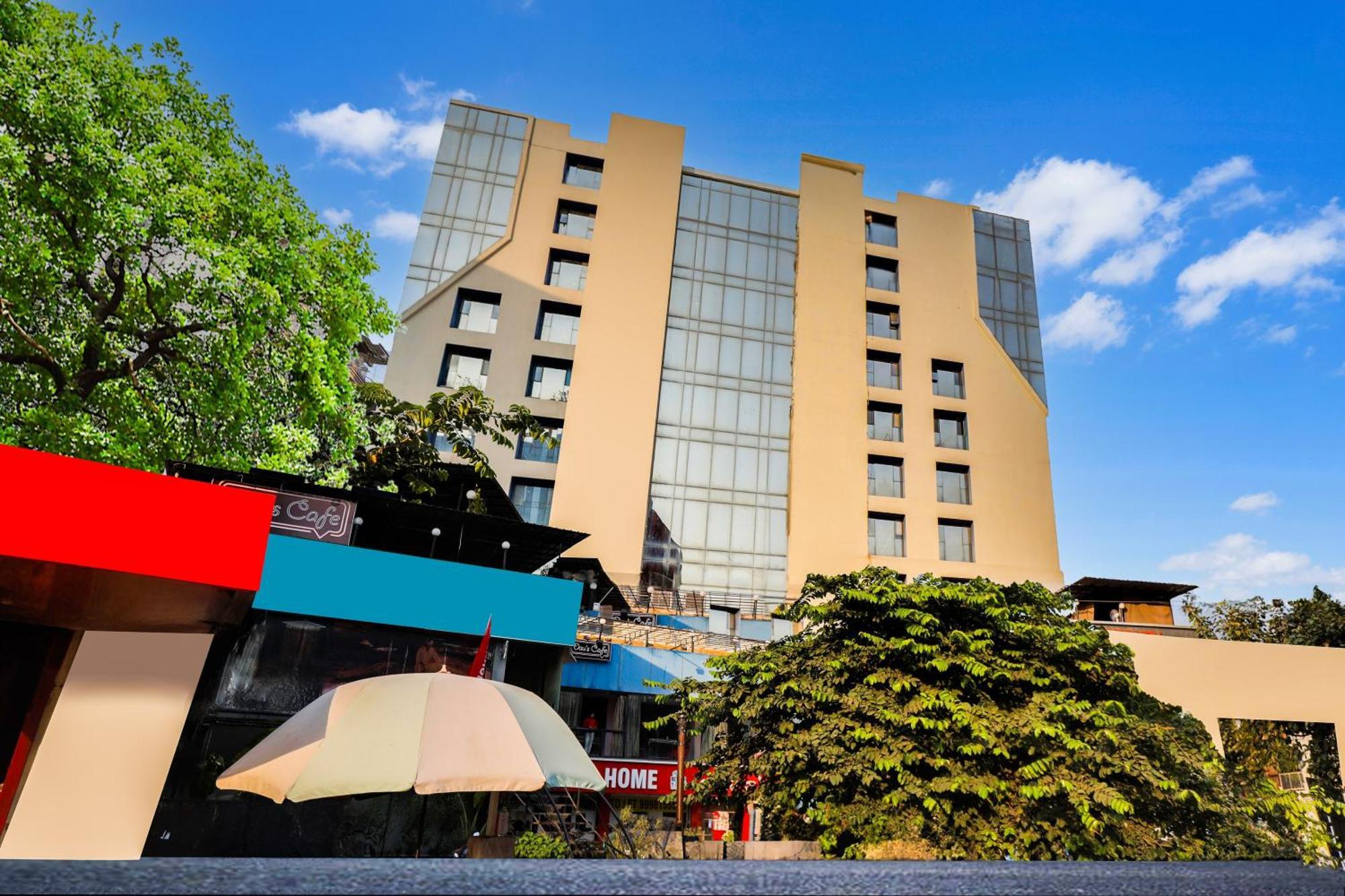 Hotel O Neek Palace Ahmedabad Buitenkant foto